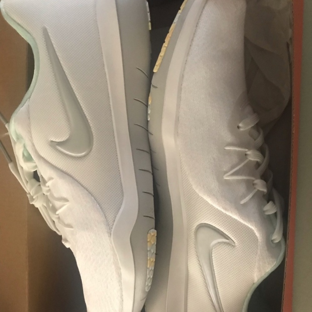 Woman’s new Nike sneakers!